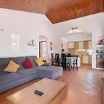 Βίλα Lotus Villa, Αλμπουφέιρα