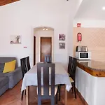Lotus Villa, Βίλα