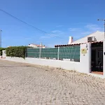 Lotus Villa, Βίλα